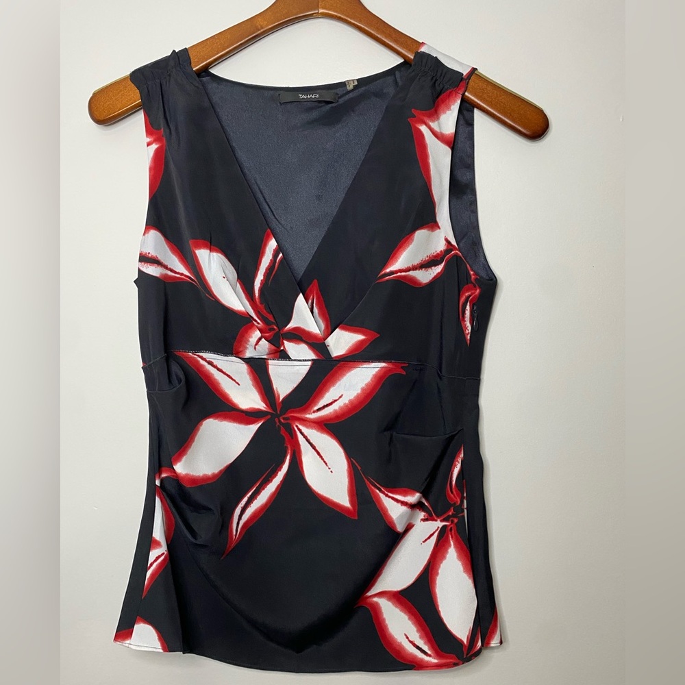 Tahari Floral V-Neck Sleeveless Blouse Size Small Color Navy Red & White